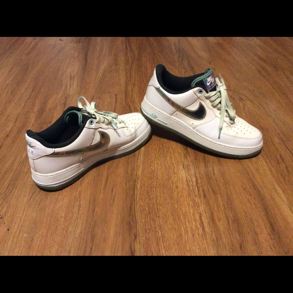 Nike Air Force 1 Low 07 LV8 Tropical Twist Shoes